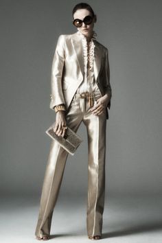 Tom Ford Resort 2025 https://www.vogue.com/fashion-shows/resort-2025/tom-ford/slideshow/collection#22 Tom Ford Store, Tom Ford Collection, Tom Ford Fashion, Black And White Makeup, Resort 2025, 2025 Fashion, Safari Jacket, White Outfit, Dresses Elegant