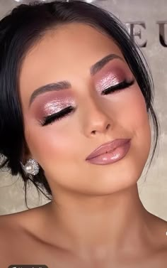 Pink Wedding Makeup, Quince Makeup, July Makeup, Rose Gold Eye Makeup, Pink Eyeshadow Look, Gold Makeup Looks, Sparkly Makeup, Wedding Eye Makeup