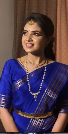 Blue Saree Jewellery Ideas, Simple Jewellery For Saree, Blue Pattu Saree Wedding, Mysore Silk Saree Wedding, Simple Engagement Looks For Indian Bride, Mysore Silk Saree Styling, Blue Pattu Saree, Necklace For Saree, Mysore Silk Saree Blouse Designs