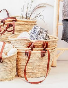 "👍Get Your Baskets Photo Before Shipping💪 🥰The quality and good service and speed of shipping are the strength of our brand!🥰 Straw bag Handmade French Basket - Natural Basket long Flat Leather Handle Approx size: 54 x 35 cm / 21 x 13.7 inches Approx handle length: 90 cm / 35 in - Brown Flat leather handles We ship worldwide and offer a fast and efficient delivery service with all orders arriving in  time  Handmade and so are completely unique and very slightly different in size A classic French-style market basket with short Flat Leather Handle and sculptured base. Can be carried in the hand or on the elbow. A smaller basket suitable for shopping or hampers. Art Of Handmade © Ethical and eco-friendly alternative to plastic bags. Handwoven in Morocco wild palm \"doumdoum\" Leather natu Moroccan Bags, French Market Bag, French Basket, How To Have Style, Moroccan Basket, French Market Basket, Beach Basket, French Baskets, Natural Baskets