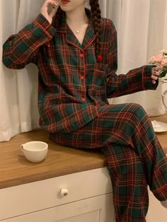 Christmas Couple Vintage Plaid Pajama Set | Best Stylish Bedding | Ever Lasting Cozy Winter Pajamas, Christmas Pants Pjs, Cute Christmas Pjs, Plaid Bedroom, Plaid Pjs, Autumn Bedroom, Flannel Pjs, Couple Vintage, Christmas Pyjamas