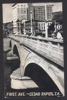 an old black and white photo of the first ave cedar rapids bridge in chicago