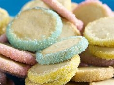 a blue plate topped with cookies covered in powdered sugar