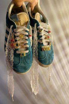 Gazelles Adidas, Uni Outfits, Fire Fits, Girly Shoes, Shoe Inspo, Swag Shoes, Jewelry Outfit, Pretty Shoes, Dream Shoes