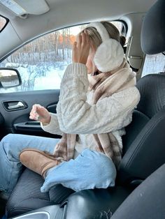 aesthetic outfit for winter Scandi Winter Aesthetic, Romanticizing Winter Aesthetic, Tennessee Outfits Winter, Snowy Outfits Winter, Romanticizing Christmas, Romanticize Winter, Seasons Changing, Vibe Board, Season Aesthetic