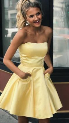 Basic Prom Dresses Short, Yellow Short Formal Dress, Semi Formal Dresses Yellow, Light Yellow Short Dress, Homecoming Dress Yellow, Graduation Dress Outfit Ideas, Light Yellow Hoco Dress, Short Grad Dresses, Grade 8 Grad Dresses Short