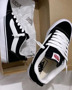 https://wa.me/c/5493436433930 https://diamondoficialok.empretienda.com.ar/ Aesthetic Tennis, 2025 Vibes, Shoe Aesthetic, Hype Shoes, Me Too Shoes, Shoes Sneakers, Street Style, Nike