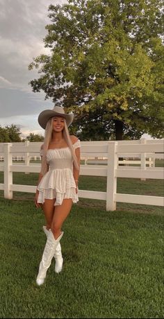 Traje Cowgirl, Country Concert Outfits, Cowgirl Style Outfits, Fest Outfits, Country Style Outfits, Western Wear Outfits, Cute Country Outfits, Looks Country, Nashville Outfits