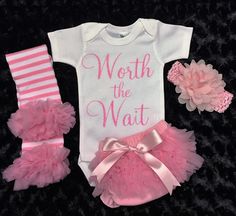 This 4-Piece outfit consists of a white bodysuit that is adorned with Worth the Wait. A matching Pink wide Crochet Headband, Pink Chiffon Diaper Cover and Legwarmers. You can choose your color of pink, turquoise or lavender. Gender Reveal Baby Shower Themes, Turquoise Shorts, Girl Coming Home Outfit, Harry Potter Baby Shower, Newborn Mom, Girls Coming Home Outfit, Newborn Girl Outfits, Infant Girl, Pink Chiffon