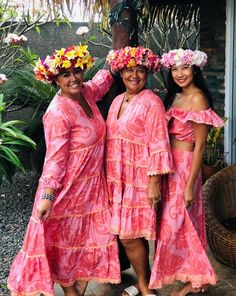 Hawaiian Traditional Clothing, Muumuu Dress Hawaiian, Hula Dress, Tiki Fashion, Gown With Long Sleeves