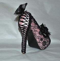 Black And Pink Heels, Pink Gothic Wedding, Pink Goth Wedding, Black And Pink Wedding, Beautiful Corset, Black Lace Heels, Lace Umbrella, Mcbling Fashion, Corset Lacing