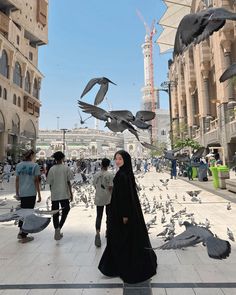 Umroh Outfit, Mecca Mosque, Fashion Abaya, Abaya Fashion, Makkah, Mecca, Muslim Fashion, Vision Board, Pins