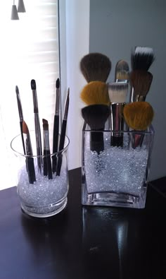 Diy makeup brush holder Diy Makeup Organizer, Diy Makeup Brush, Make Up Storage, Makeup Organization Diy, Disney Makeup, Vanity Room, Glam Room