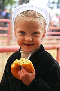 Amish Living, Kids Around The World, Amish Recipes, Simpler Lifestyle