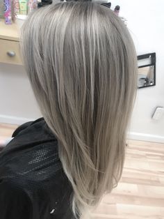 Yellow Blonde, Grey Hair Inspiration, Makeup Tutorial Eyeshadow, Icy Blonde, Cool Hair Color, Hair Dos, Hair Cut, Hair Styling