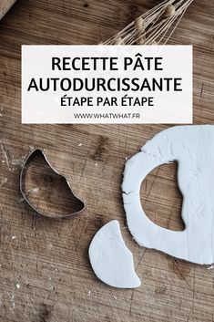 Retrouvez la recette de la pâte autodurcissante / pâte fimo maison étape par étape sur www.whatwhat.fr Diy Pate A Sel, Diy Baby Mobile, Noel Diy, Eco Living, Diy Couture, In The Woods, Diy Baby Stuff, Clay Art, Ceramic Pottery