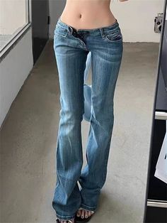 Low Rise Jeans 2000s, Low Waist Flared Jeans, Low Rise Bell Bottom Jeans, High Rise Jeans Outfit, Flaired Jeans, Low Waisted Flare Jeans, Low Waisted Jeans, School Outfit Women, Jeans Summer