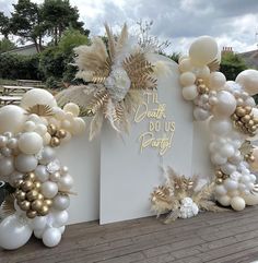 What an elegant setup for a “Till Death Do us Party” party by @lulubelleevents 🤩🤩 Swipe for all the best details… | Instagram Arch Balloon, 18th Birthday Decorations, Balloon Festival