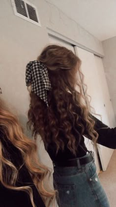 Girls School Hairstyles, Volume Hair, Beauty Ideas, Short Curly Hair, Grunge Hair, 가을 패션, Long Curly, Hairstyles For School, Aesthetic Hair