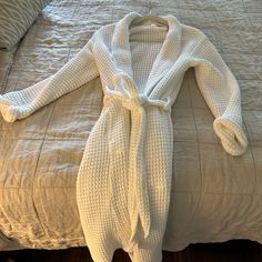 Brooklinen Dreamweave Waffle Robe. Good Quality. Christmas Gift That I Never Used. Winter White Sleepwear For Relaxation, White Winter Sleepwear For Relaxation, White Winter Sleep Robe, Elegant White Robe For Relaxation, White Cozy Sleep Robe, Cozy White Sleep Robe, Cozy White Robe For Relaxation, Elegant White Lounging Robe, Elegant White Sleepwear For Relaxation