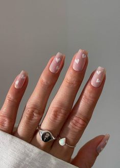 Get inspired by these chic white nail designs perfect for winter and New Year’s celebrations. Galaxy Nail Art, Pink Chrome Nails, Nail Designs Pictures, Luxury Press On Nails, Back To School Nails, Chrome Effect, Elegant Nail Designs, New Nail Designs, Simple Acrylic Nails