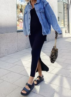 2023 Maternity Style, 17 Weeks Pregnant Outfit, Bump Friendly Outfits Spring, Jeanne Damas Pregnancy Style, Pregnant Outfit Spring, Cool Maternity Style, Maternity Street Style Summer, Pregnant Aesthetic Outfit, Maternity Style 2023