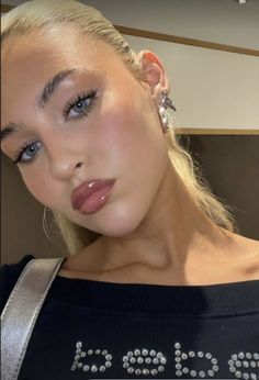 Natural Prom Makeup, Going Out Makeup, Celebrity Makeup Looks, Slick Back, Makeup Eye Looks, Clothes And Shoes, Makeup Game, Shoes And Boots, Glowy Makeup