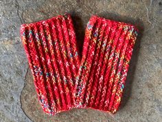 Colour: red with speckels of green, yellow, orange, off- white. Crochet: 2 x 4-ply. Materials:  Mixture of alpaca & handdyed wool/polyamid. Measured laying flat:  Length: 17 cm, Width: 10 cm. Suitable for handsize 7-8 (gloves).  Size handpalm with thumb: 22-23 cm.  Hand wash cold. Dry flat. For more information you can visit our Shop Info/Policies. All items come from a smoke and pet free home. You are welcome to visit my webshop at Etsy: https://www.etsy.com/shop/MonaMieke Colour Red, Alpaca Wool, White Crochet, Mitten Gloves, Yellow Orange, Hand Warmers, Green Yellow, The Netherlands, Alpaca