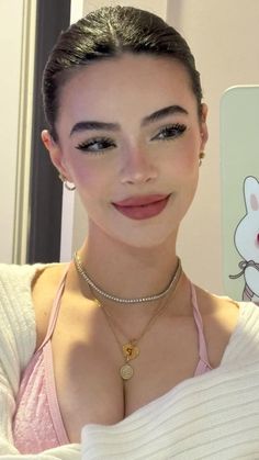 IG: pamibaby Doe Eyes Makeup, Pose Ideas Selfie, Makeup Minimal, Maquillaje Aesthetic, Tiktok Pretty, Selfie Makeup, Make Up Inspo, Cute Makeup Looks, Glowing Makeup