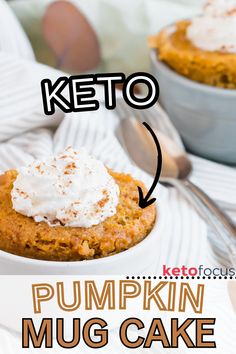 A fluffy pumpkin pie baked in a mug and topped with whipped cream. Carrot Mug Cake, Pumpkin Mug Cake Recipe, Pumpkin Mug Cake, Keto No Bake Cheesecake, Keto Mug, Postre Keto, Keto Mug Cake, Keto Pumpkin, Pumpkin Mug