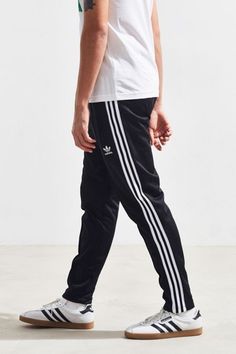 Adidas Jogger Outfit, Adidas Track Pants Outfit Men, Adidas Joggers Mens, Adidas Track Pants Outfit, Adidas Beckenbauer, Track Pants Outfit, Adidas Outfit Women, Adidas Joggers