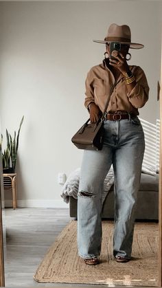 Casual Outfits Board, Fall Fashion Styles Women, Trouser Outfits Black Women, Outfit Ideas For Large Bust Women, Outfits Fall Black Women, Relaxed Baddie Outfits, Size 6 Outfits Women Fall, Black Woman Cardigan Outfit, First Date Outfit In Your 30s