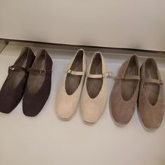 We are here to help you with finding it shoes for fall 2024 - suede flats. They are soft and super comfortable, perfect to wear the entire day. We offer trendy design and three different colours - dark brown, camel and beige. Fall Shoes Flats, Fall Flats, Shoes Fall, Suede Flats, Flats Shoes, Fall Shoes, Ballerina Flats, Ballet Flat Shoes, Winter 2024