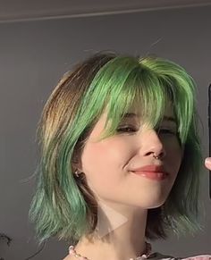 Green Hair Short, Dyed Hair Green, Green Short Hair, Ootd Hijab Style, Short Grunge Hair