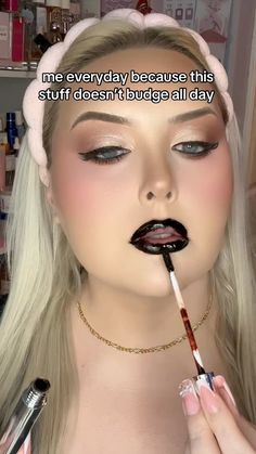 Courtney Worsham | How to Contour a Double Chin 🤪 #makeup #makeuptutorial #makeuplooks #contour #contourqueen #contouring #makeupoftheday #motd #makeupideas... | Instagram