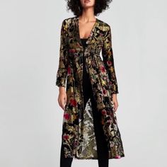 Excellent Preloved Condition - Still A Blogger Favorite! Wear Over Leggings, A Jumpsuit Or Jeans - Glam Meets Boho Duster That Dresses Up Any Outfit Semi Sheer Velvet Kimono Duster With Jewel Tones, Hummingbird And Flowers Print Style: Boho Glam Approximate Measurements 49” Length 24” Sleeve 19” Pit To Pit Questions? Leave A Comment Below! Moda Kimono, Dress Over Pants, Hooded Sweatshirt Dress, Kimono Outfit, Mode Kimono, Cardigan Kimono, Over Dress, Rock Outfit, Duster Jacket