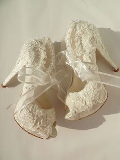 Wedding Shoes Bridal Shoes Embroidered by KUKLAfashiondesign Kasut Pengantin, قلادات متدلية, Dr Shoes, Wedding Shoes Lace, Cute Shoes Heels, Lace Shoes, Dream Wedding Ideas Dresses, Fancy Shoes, Girly Shoes