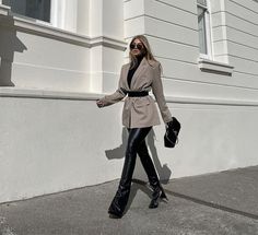 Beige Blazer Outfit, Jess Hunt, Outfits Jeans, Winter Fashion Outfits Casual, High Fashion Outfits, Classy Casual Outfits, On My Way