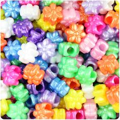 Flower Pony Beads Beaded Banners, Group Crafts, Making Necklaces, Kim Deal, Alphabet Beads, Hair Decorations, Beading Projects, Discount Fabric, How To Make Necklaces