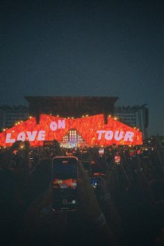 the crowd is taking pictures with their cell phones at an outdoor music festival in las vegas