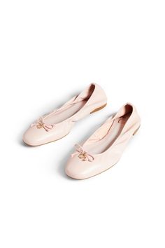 Elegant ballet pumps with a charming bow detail
Crafted from supple leather for a luxurious feel
Rounded toe for a flattering silhouette
Slip-on style for easy on and off
Lightly cushioned insole for all-day comfort
Exude effortless sophistication with these chic ballet pumps from Ted Baker. The delicate bow embellishment lends a feminine touch, while the sleek leather construction ensures a polished look. Ideal for casual outings, these flats can be styled with tailored trousers and a silk blouse for a refined ensemble, or paired with a flowy dress for a more relaxed vibe. Their versatility makes them a wardrobe staple for the modern woman on the go. Holiday Outfits Summer, Holiday Outfits Women, Womens Ballet Flats, Ballet Pumps, Sheep Leather, Ted Baker London, Leather Bows, Ballet Flat, Flowy Dress