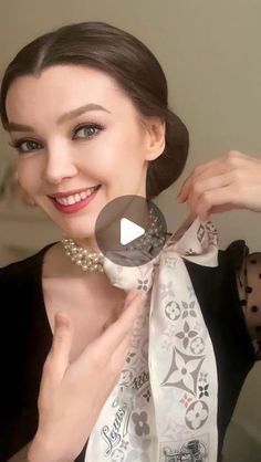 How To Style Pearl Necklace, Pearl Necklace Outfits, How To Style Pearls, Pearl Necklace Outfit, Pearls Jewelry Diy, How To Wear Pearls, Dress Queen