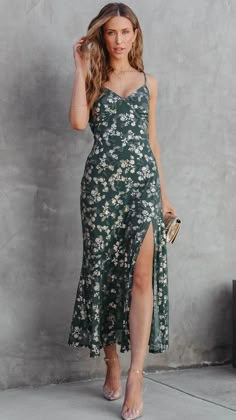 Spring Wedding Guest Attire, Green Floral Midi Dress, Floral Dress Wedding Guest, Spring Wedding Guest Dress, Midi Dress Formal, Cocktail Dress Wedding, Gold Clutch, Guest Attire, Wedding Attire Guest