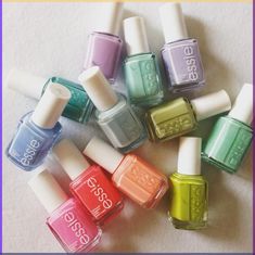 Are you tired of the usual boring nails and you want something a little more quirky? Here are 40+ mint green nails that you can recreate.