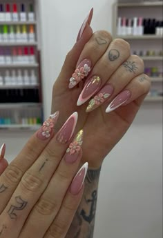 Daisy Acrylic Nails, Chic Nail Art, Diy Acrylic Nails, Stiletto Nails Designs, Ombre Nail Designs, Glow Nails, Classy Acrylic Nails, Acrylic Nails Coffin Pink