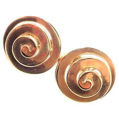 18k Yellow Gold Vintage Swirl Earrings by Bulgari. These earrings are made for pierced ears. Details: Measurements: 21mm Weight: 18.4 grams Stamped Hallmarks: Bvlgari 750 *Free Shipping within the United States* YOUR PRICE: $5,900 T3154ordd Vintage Bulgari, Bvlgari Gold, Bvlgari Earrings, Rose Gold Hoop Earrings, Diamond Huggie Earrings, Black Leather Satchel, Swirl Earrings, Earrings Metal, Black Leather Handbags