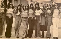 1978 Fashion High Schools, 1977 Fashion High School, 70s Girls Fashion, 1971 Fashion Women, 70s Teen Aesthetic, 1971 Fashion, 70s High School, 70s Women Fashion 1970s Vintage Photos, 80s High School Fashion