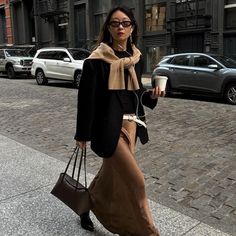 7 Simple, Anti-Trend Outfits Everyone Will Wear This Winter Black Blazer Outfit, Runway Outfits, Maxi Skirt Outfits, Outfit Formulas, Best Shoes, Long Skirts, Winter Trends, Maxi Skirts, Blazer Outfits