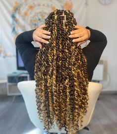 knotless braids look scalpy Brown Knotless Braids, Brown Knotless, Knotless Braids Hairstyles, Vibrant Makeup, Sew In Hairstyles, Colored Braids, Jumbo Braids, Small Braids, Braids With Beads