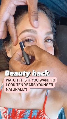 Makeup To Look Younger, Eyebrow Lift, Makeup Over 50, Makeup For Older Women, Makeup Tips For Older Women, Eyebrow Makeup Tips, Face Makeup Tips, Hooded Eye Makeup, Makijaż Smokey Eye